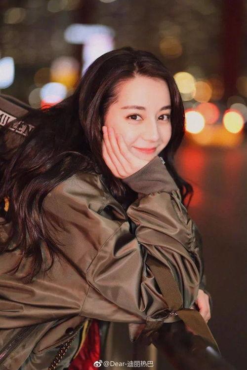 明星网红压腿,解锁健康美腿新姿势